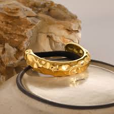 SARA7384- Hammered Arch Pony Cuff Gold