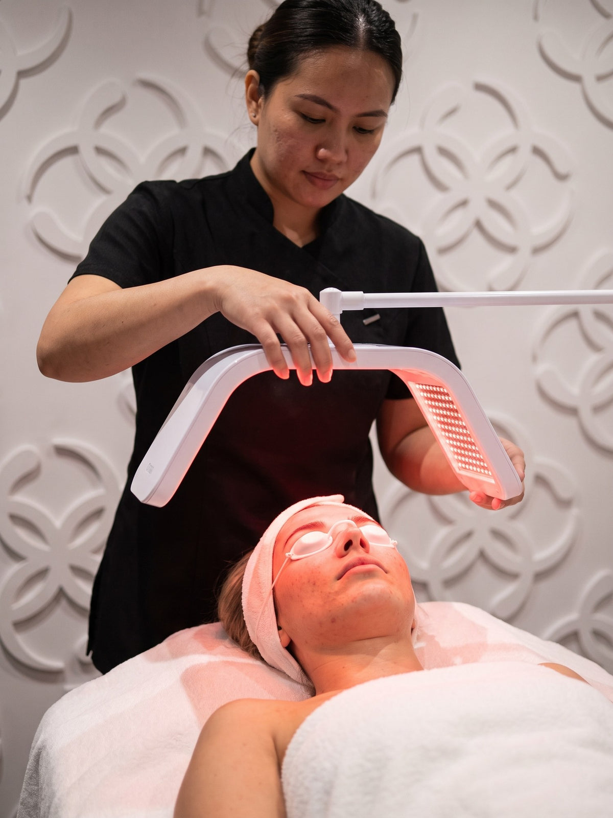 Red light therapy panel facial at Kingdom of Beauty