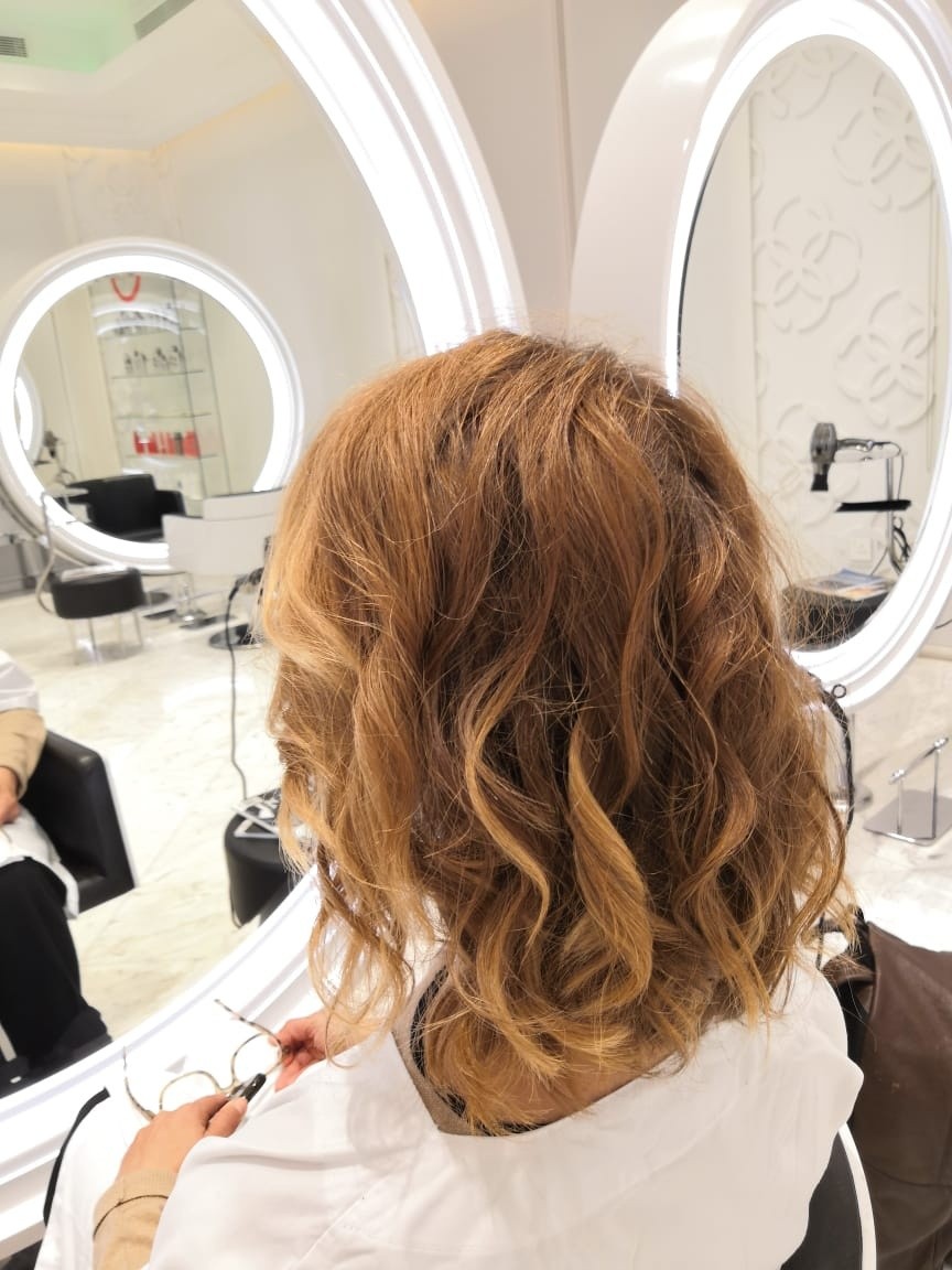 Strawberry blonde wavy bob by Kingdom of Beauty, Abu Dhabi